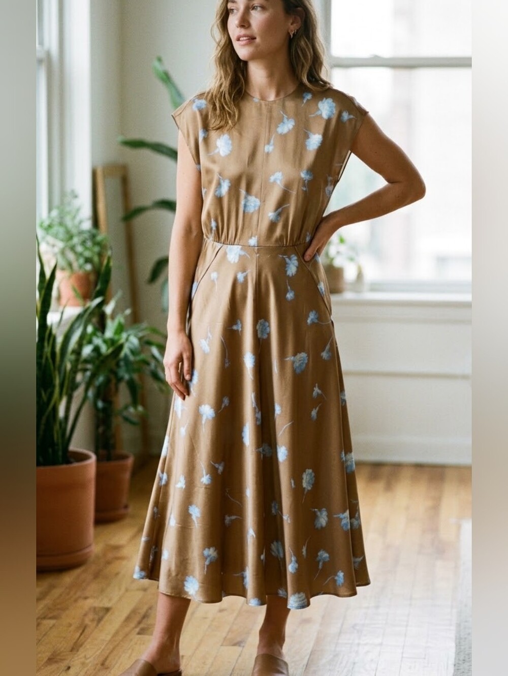 Vince Sea Carnation Satin Blue Floral Print Midi Dress Cap Sleeved Size 4